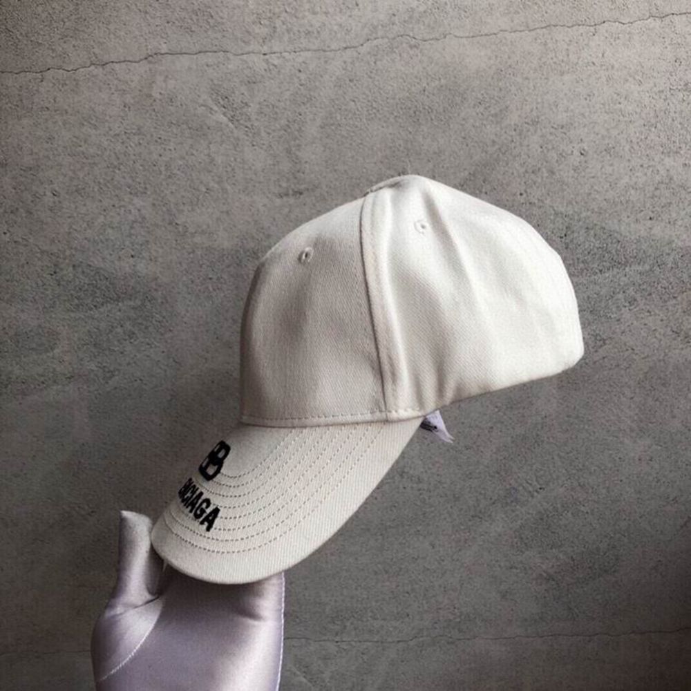 Ba*len*cia*ga hat